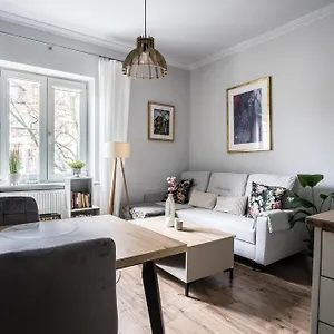 Old Town Heart Ii - New Town Square - Just Renovated! Apartament